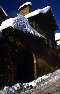 Accous sous la neige